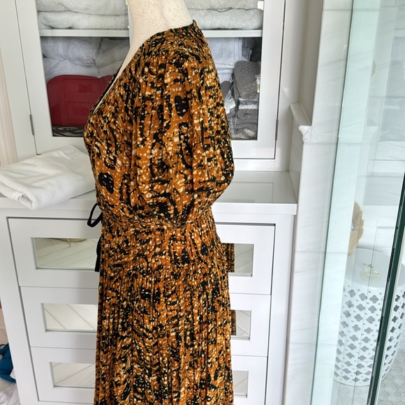 Ulla Johnson Kemala dress in Marigold. Wrap v neck dress. Excellent condition. - Picture 8 of 11